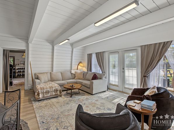 3 bedroom rental in Surrey — photo 3
