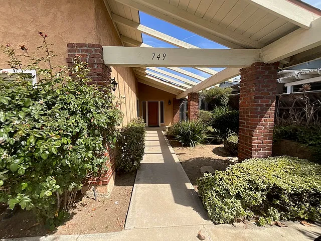 4 bed, 1913 sqft, $4,800 — Photo 2