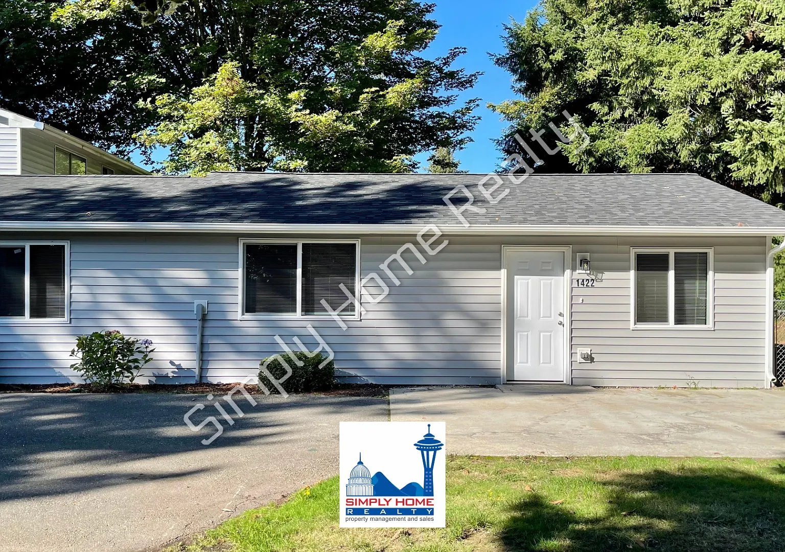 Cute and cozy, newly renovated 3 bedroom tucked inside a charming Tri-plex! — Photo 1