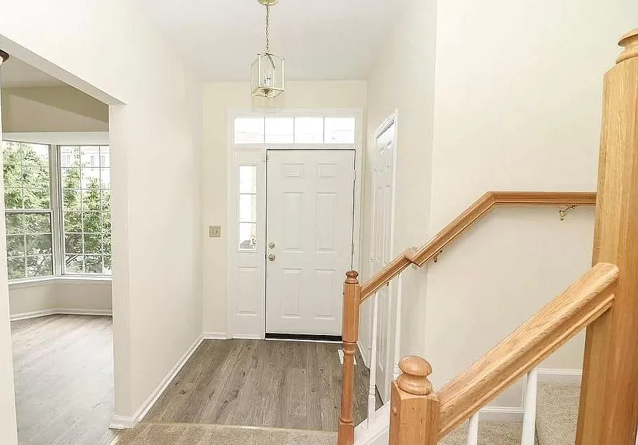 4 bed, 3.5 bath, 1902 sqft, $3,500 — Photo 3
