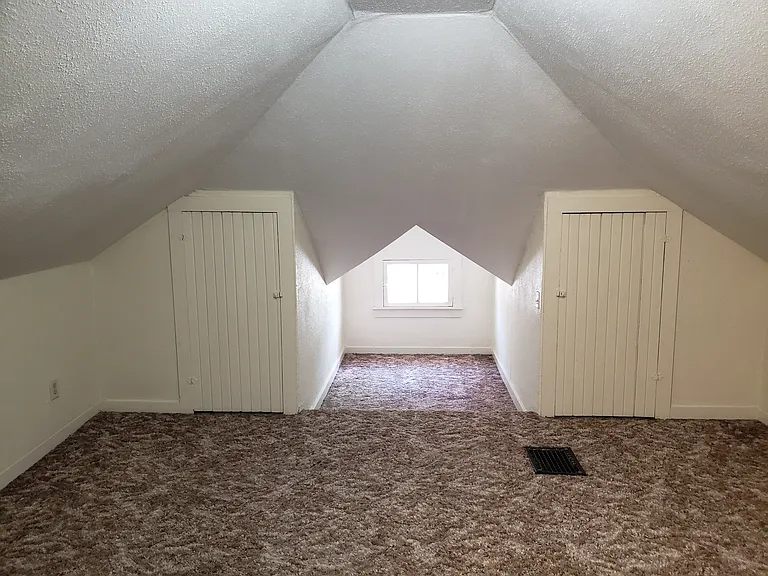 501 W Buttles St — Photo 16