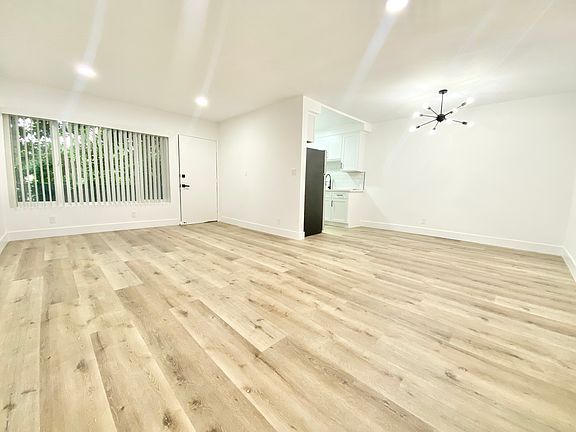 4th image of 904 N Sierra Bonita Ave #2
