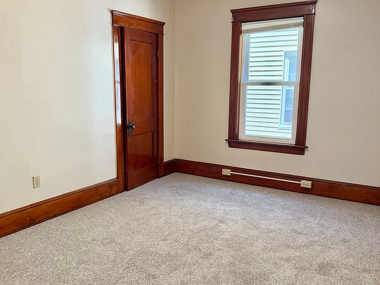 302 Burnside Ave #2 — Photo 8