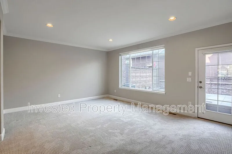 3 bed, 2.5 bath, 1692 sqft, $2,800 — Photo 4