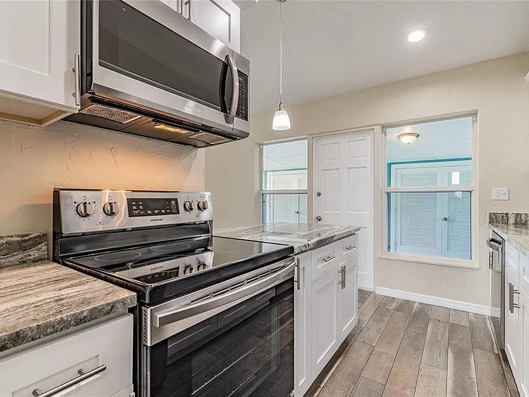 139 Sunlit Cove Dr NE — Photo 10