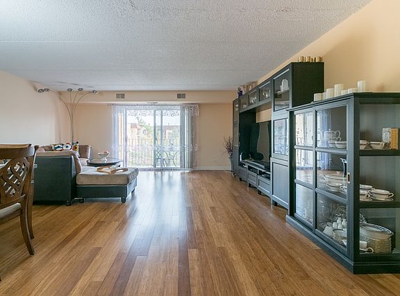 3rd image of 6460 W Belle Plaine Ave APT 410