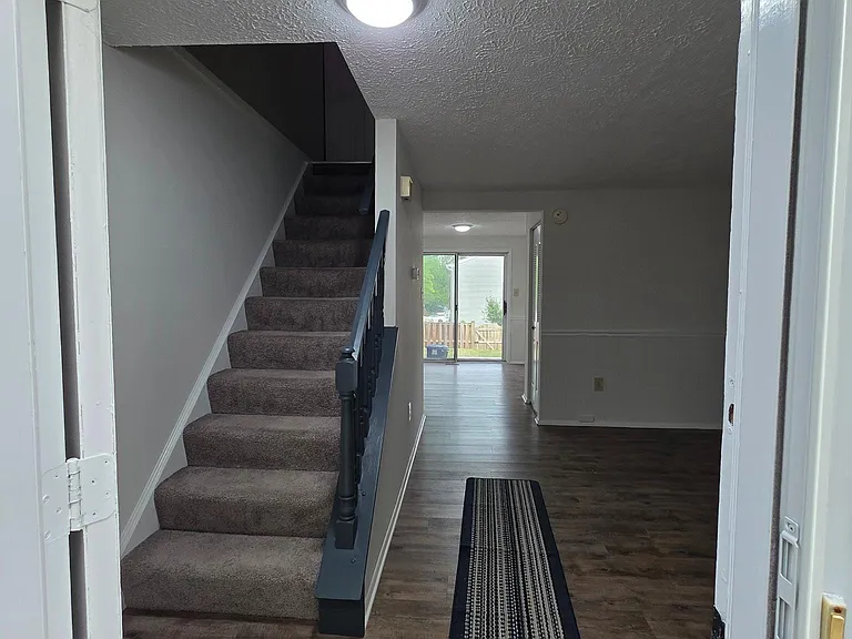 1758 Springfield Ln — Photo 2