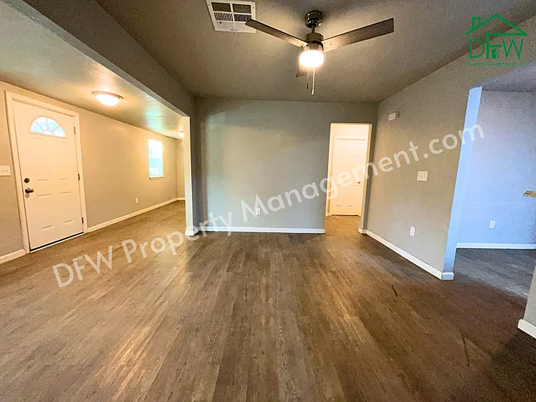 1808 NW Taft Ave — Photo 3