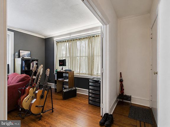 3rd image of 4702 Cedar Ave