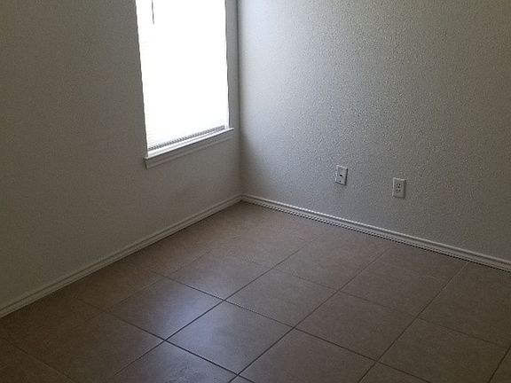 3rd image of 3309 Barcelona Dr APT A