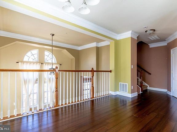 3rd image of 19403 Buckingham Way