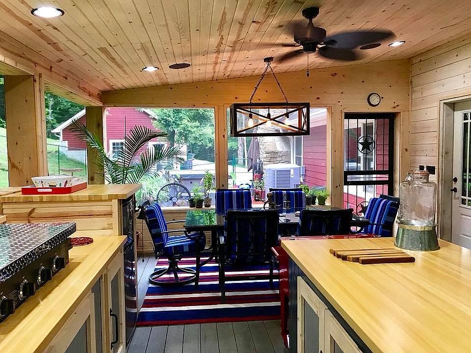 Outdoor screened porch