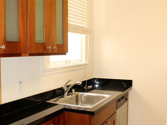 4th image of 2455 Polk St APT 7