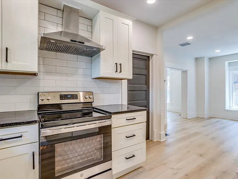 1227 N Lewellen Ave — Photo 17
