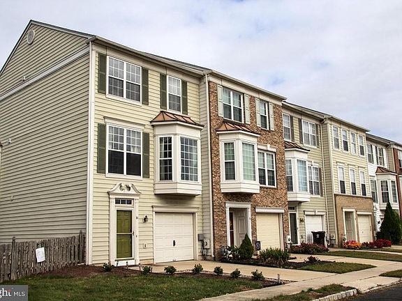 4th image of 16 Bayberry Ln