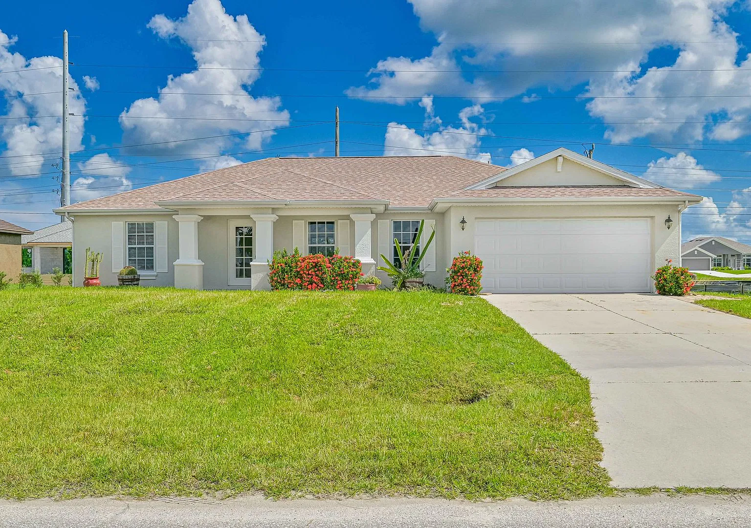 3 Bedroom 2 Bath Home with Den and 2 Car Garage — Photo 1