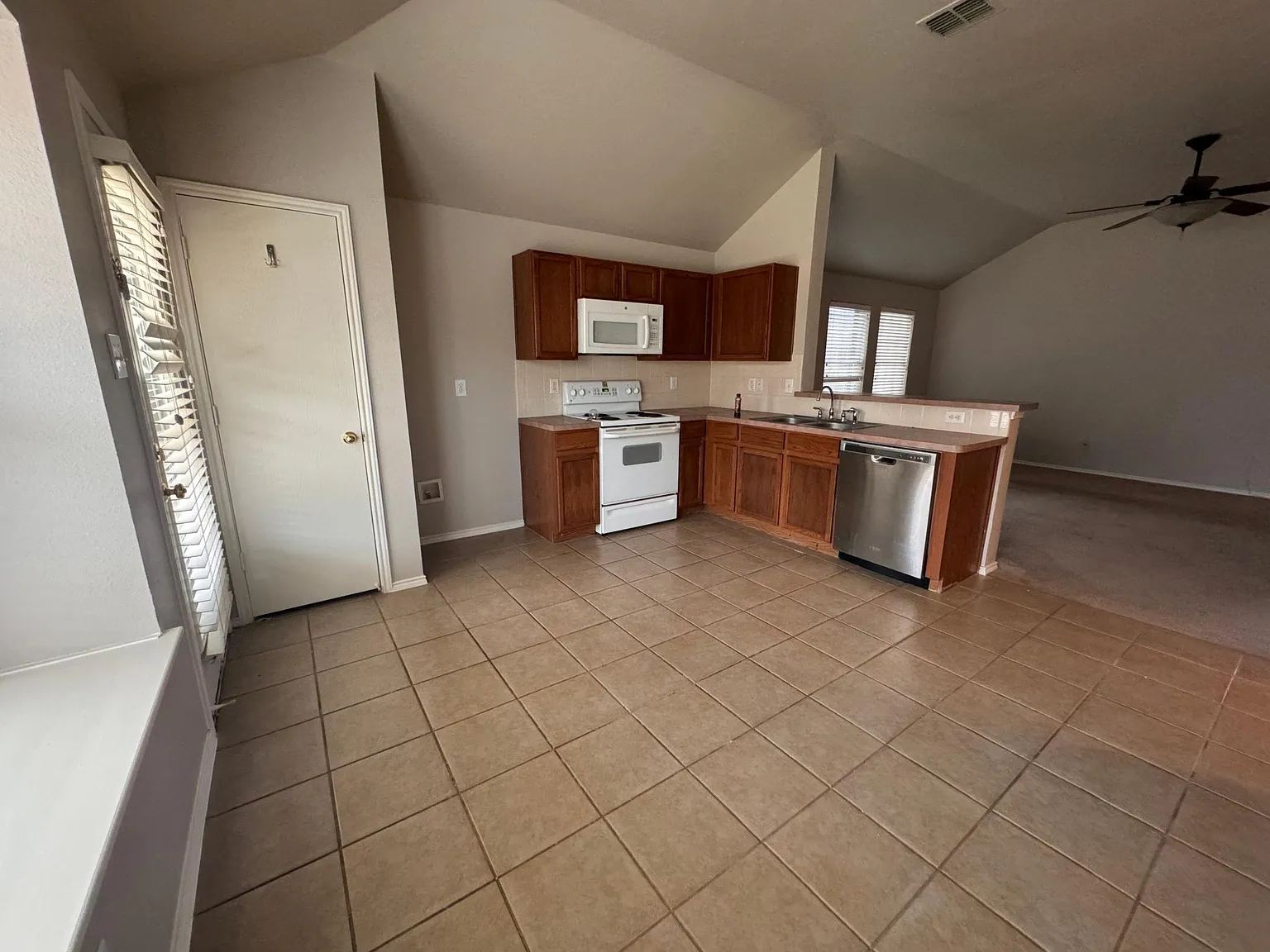10429 Trevino Ln — Photo 4