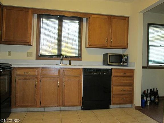 5th image of 7398 Eisenhower Dr Unit 5