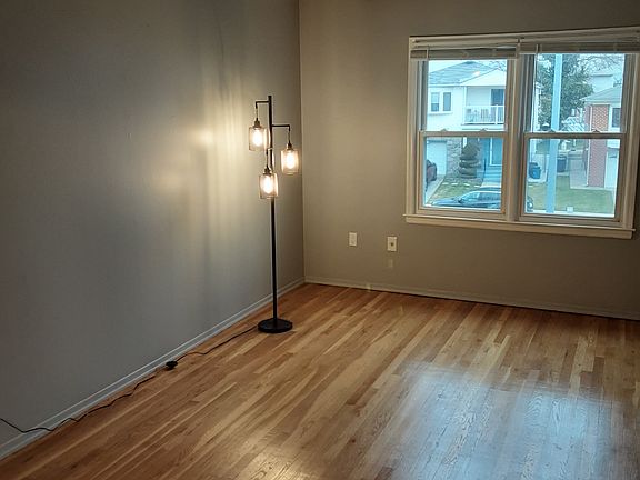 4th image of 984 Westwood Ave Floor 2