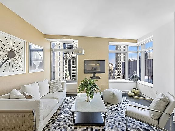 5th image of 123 Washington St APT 40F