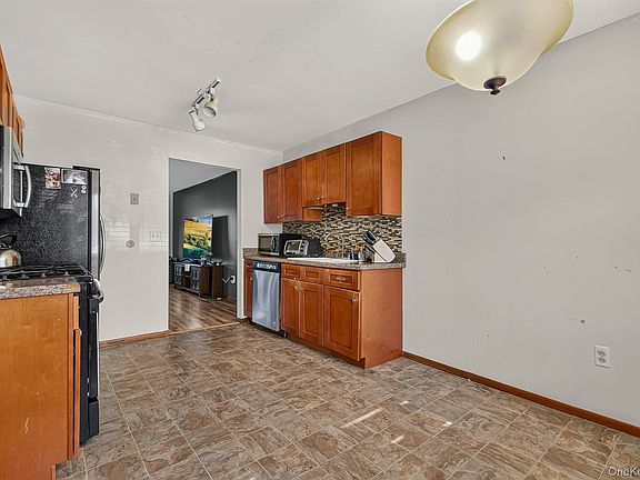 4th image of 154 Eagleton Drive
