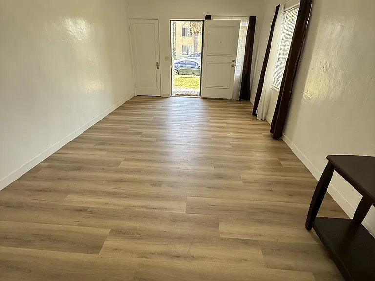 547 San Francisco Ave — Photo 4