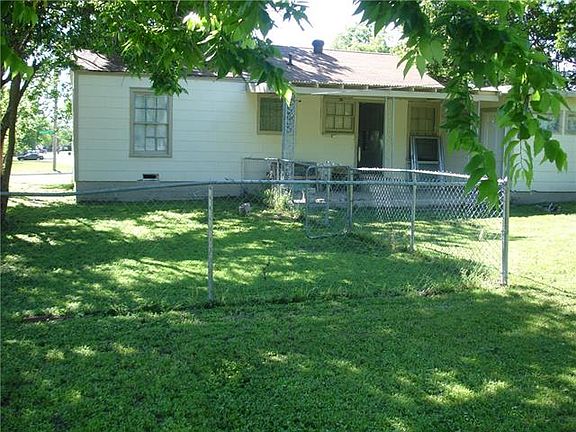 3rd image of 4817 Penrose Ave