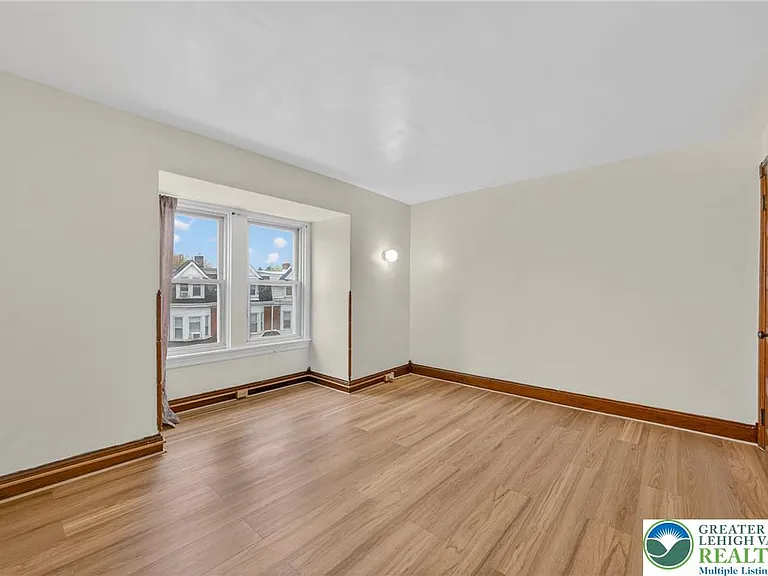 626 N 11th St — Photo 38