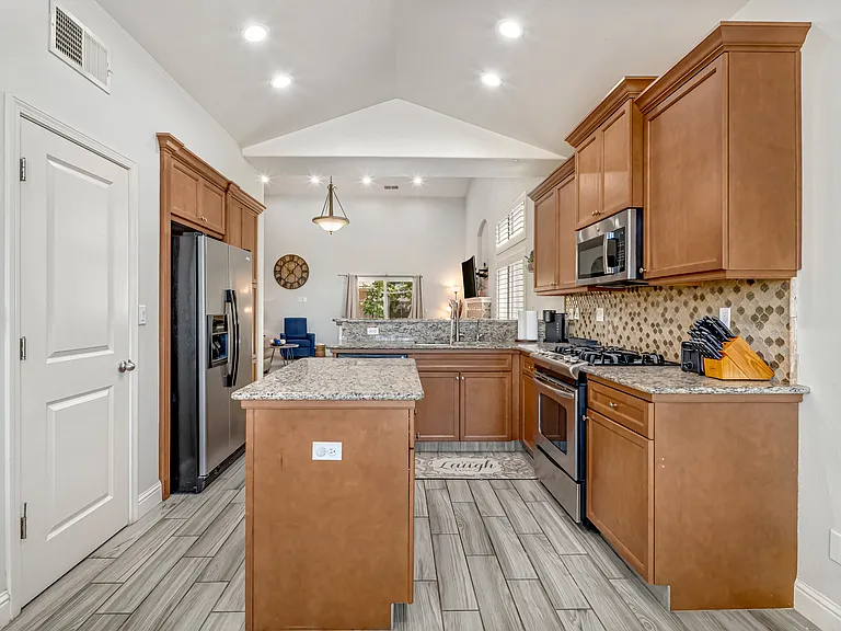 8582 N Garden Ave — Photo 20
