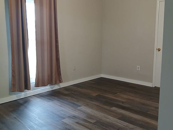 4th image of 521 Goingsnake St