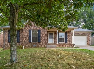 215 Kathleen Ct, Clarksville, TN 37043