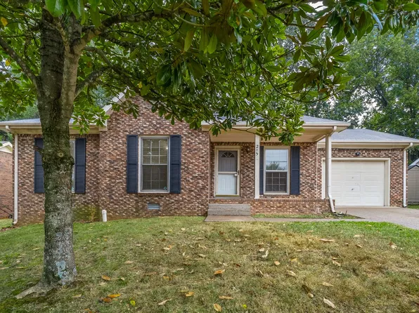 215 Kathleen Ct, Clarksville, TN 37043