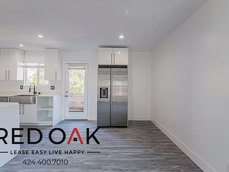1350 N Fuller Ave #9 — Photo 2