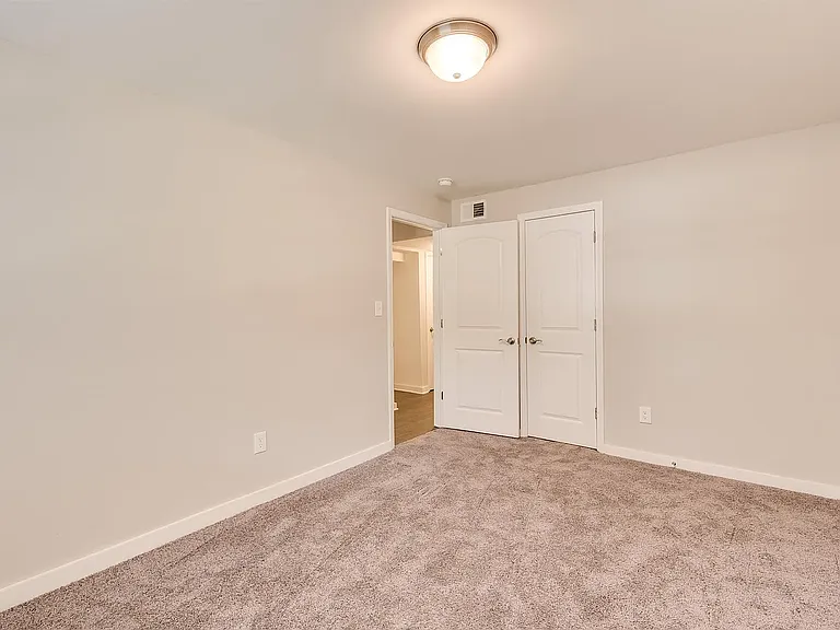 1097 Westview Dr SW #5 — Photo 6