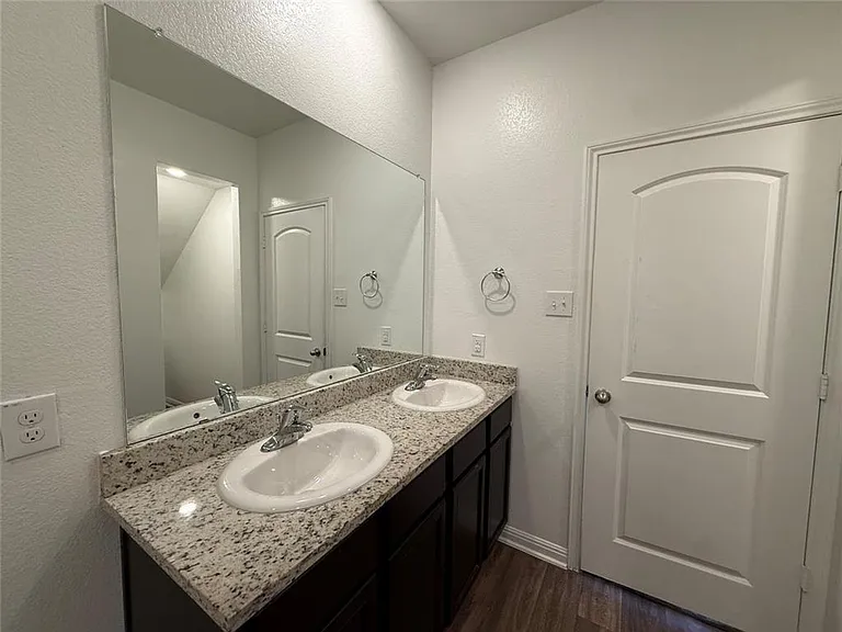 140 Maywood Ln — Photo 12