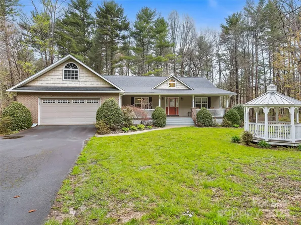 61 Sevier Dr, Hendersonville, NC 28791