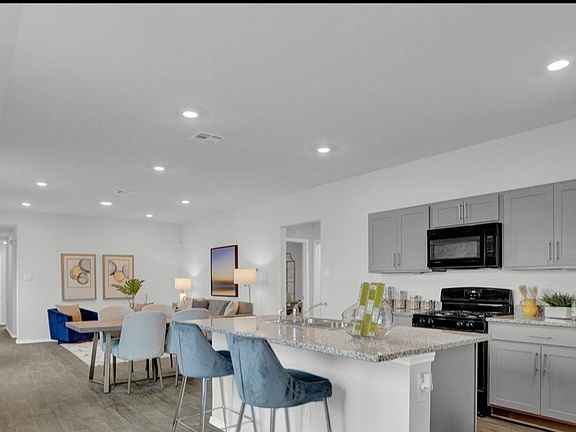 3rd image of 320 Euclid Ln