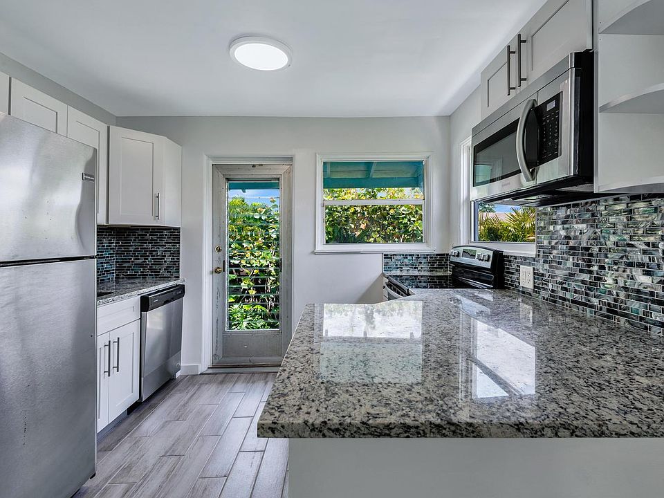 1st image of 2757 Lake Ave