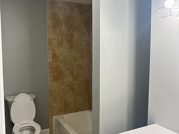 4th image of 91 Potter St Floor 1