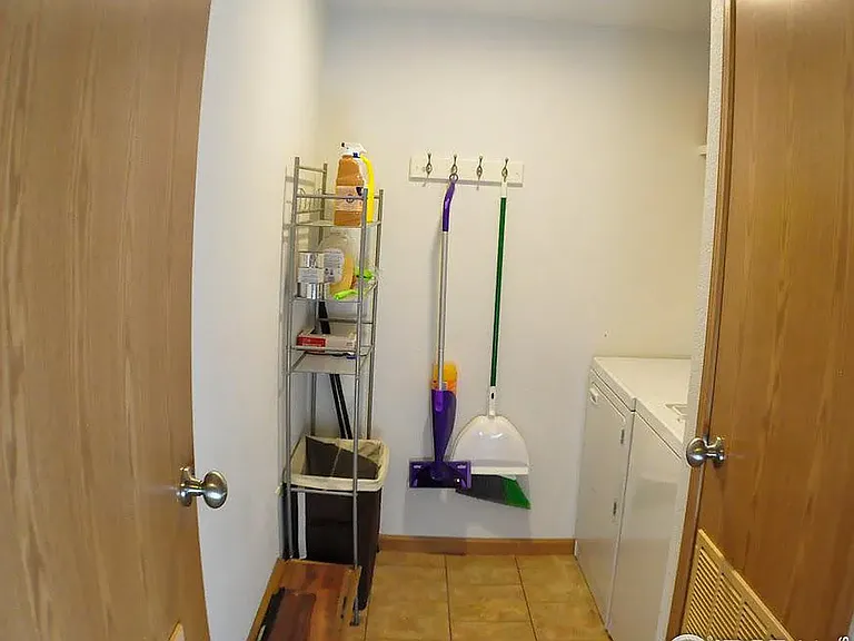 133 E Grand Ave — Photo 22