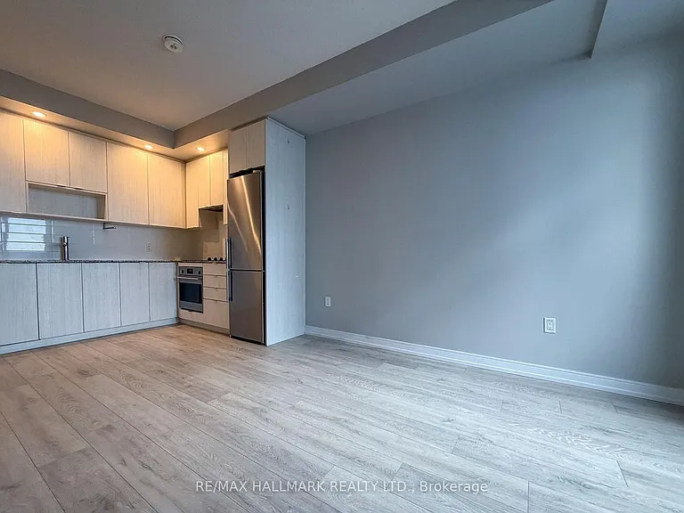 225 Village Green Sq W #605 — Photo 6