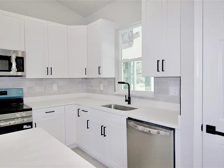 4000 Garienda Ave — Photo 14