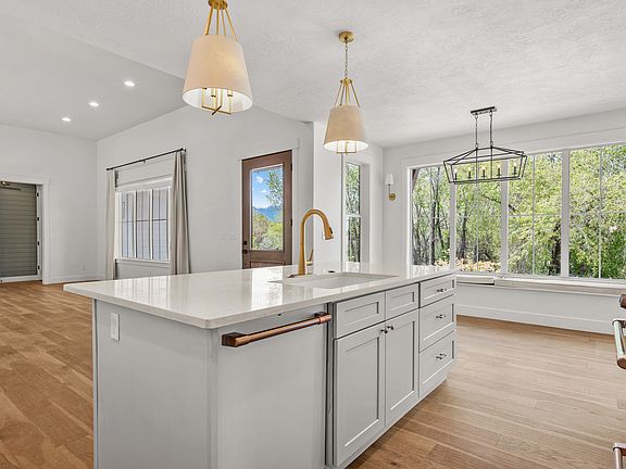 5th image of 645 S Arts Park Way E