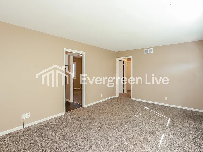 10616 E 14th St S — Photo 4
