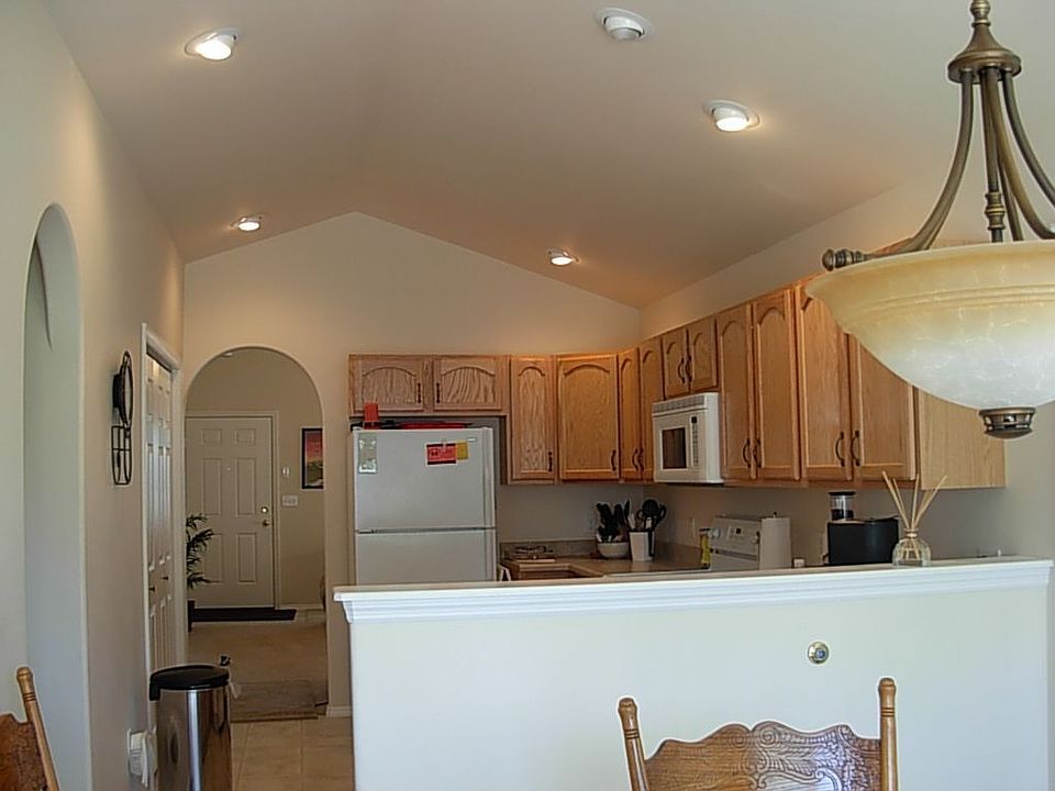 2nd image of 274 Woodman Dr