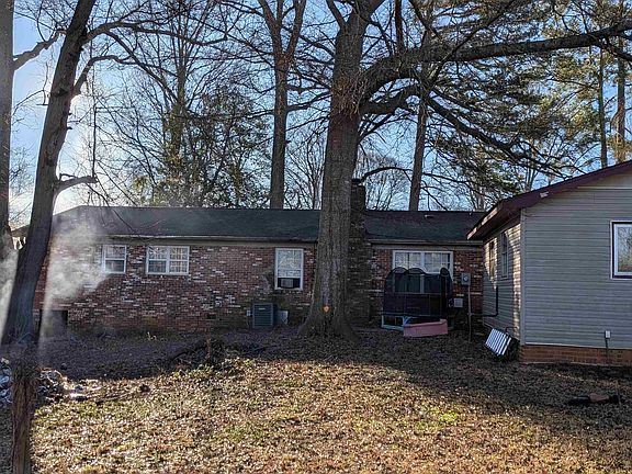 5th image of 2042 Evergreen Dr