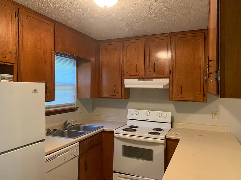 110 Chalfont Dr — Photo 4