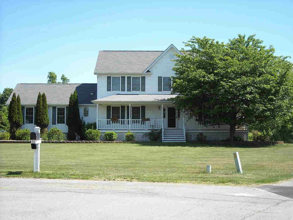 1st image of 49 Lexington Dr