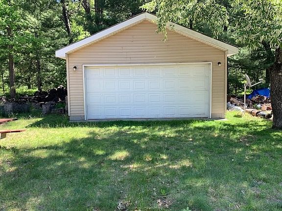 3rd image of 122 Sheridan Dr