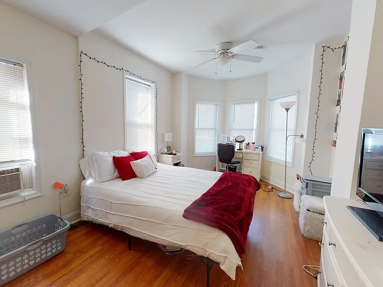 1523 Fontain St — Photo 14